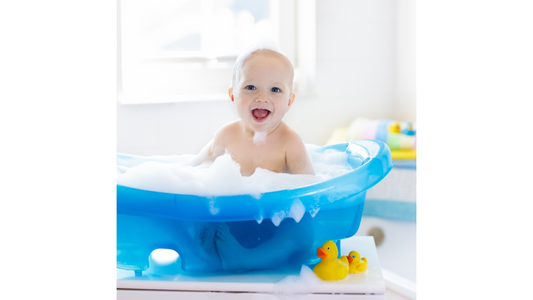 Comment rendre le bain de bébé amusant?